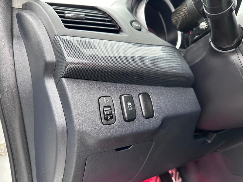 Mitsubishi Lancer Vehicle Full-screen Gallery Image 26