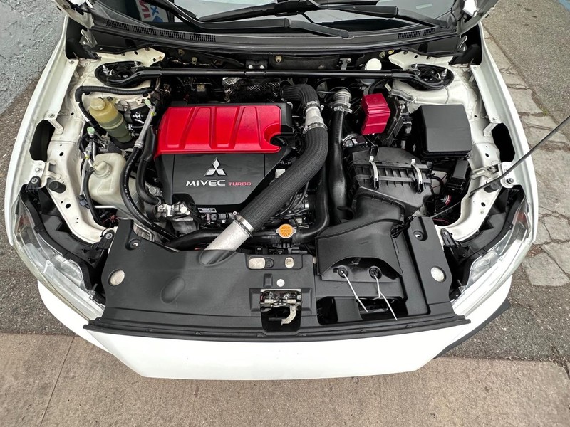 Mitsubishi Lancer Vehicle Full-screen Gallery Image 30