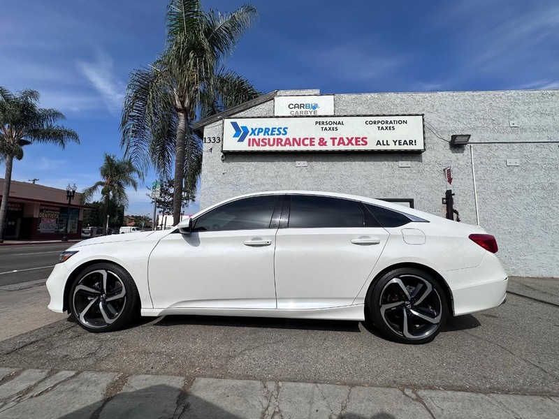 Honda Accord Sedan Vehicle Full-screen Gallery Image 2