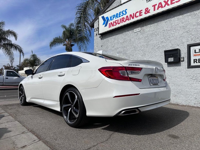 Honda Accord Sedan Vehicle Full-screen Gallery Image 3