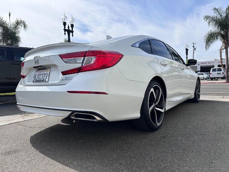 Honda Accord Sedan Vehicle Full-screen Gallery Image 5