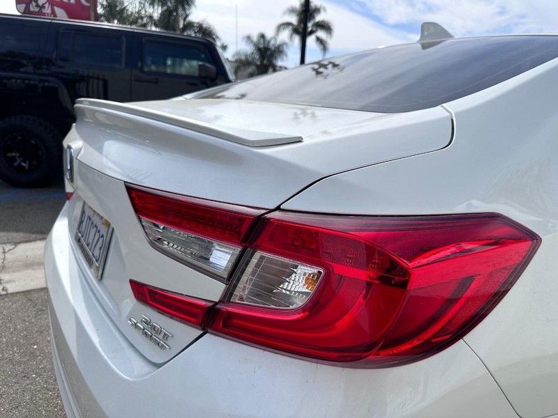 Honda Accord Sedan Vehicle Full-screen Gallery Image 12