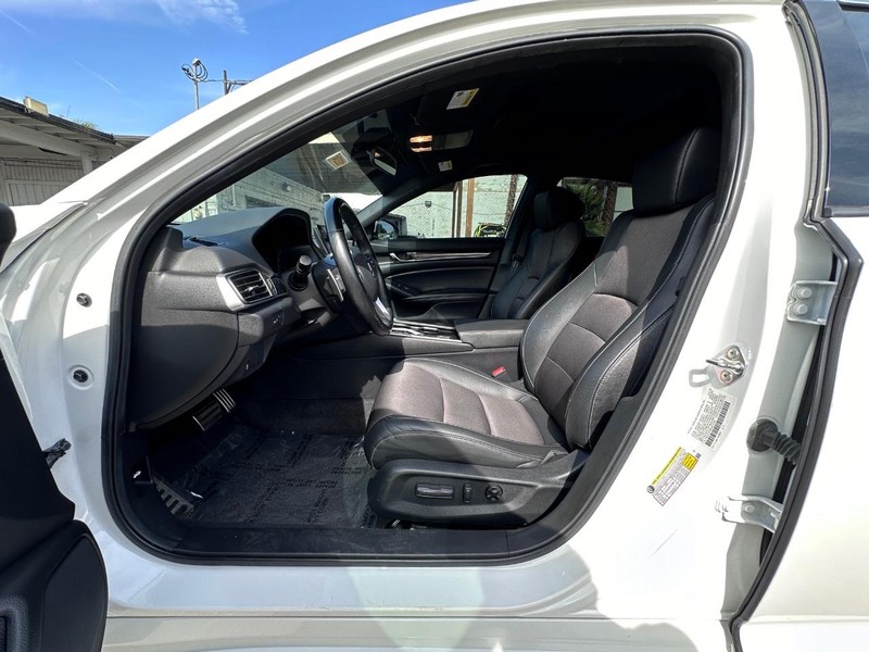 Honda Accord Sedan Vehicle Full-screen Gallery Image 15