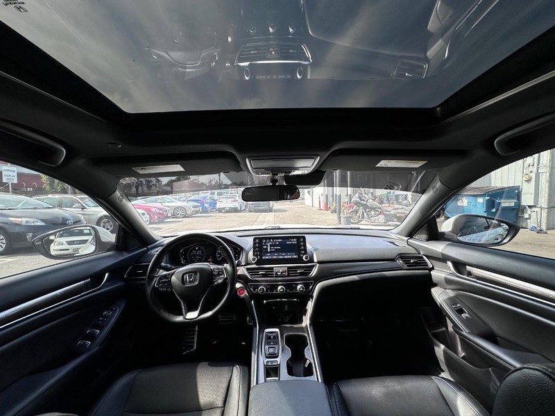 Honda Accord Sedan Vehicle Full-screen Gallery Image 17