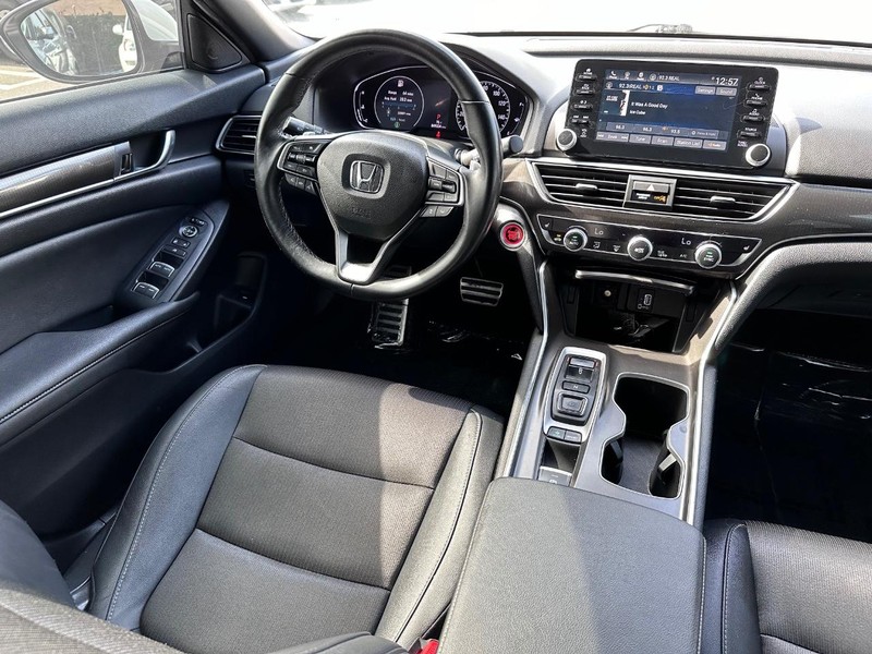 Honda Accord Sedan Vehicle Full-screen Gallery Image 19