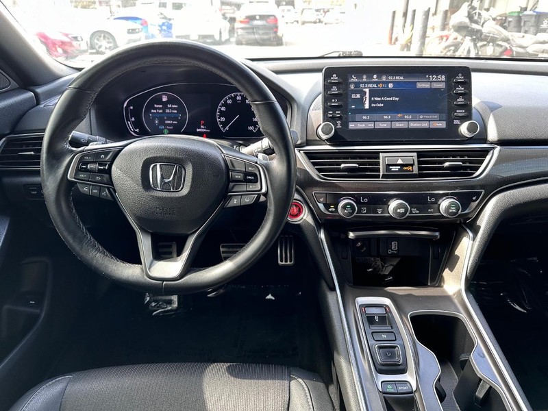 Honda Accord Sedan Vehicle Full-screen Gallery Image 21