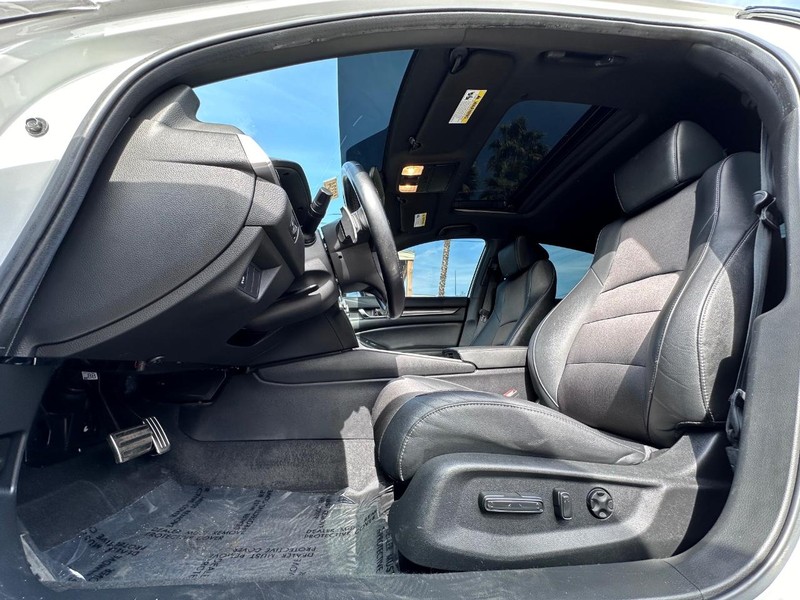 Honda Accord Sedan Vehicle Full-screen Gallery Image 27