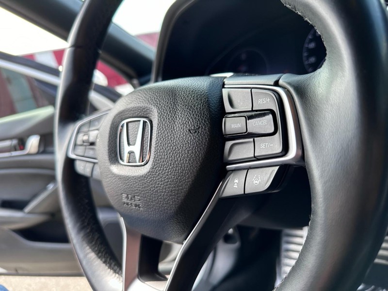 Honda Accord Sedan Vehicle Full-screen Gallery Image 30