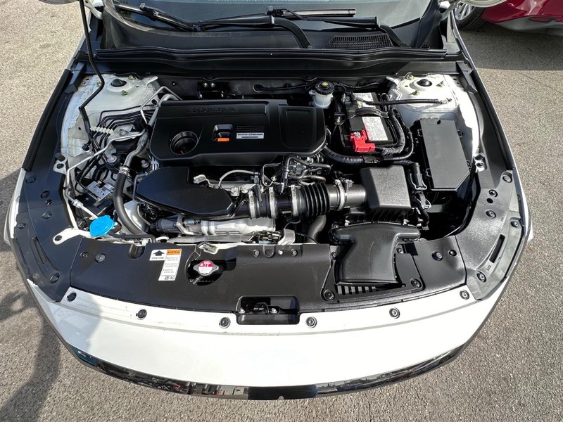 Honda Accord Sedan Vehicle Full-screen Gallery Image 33