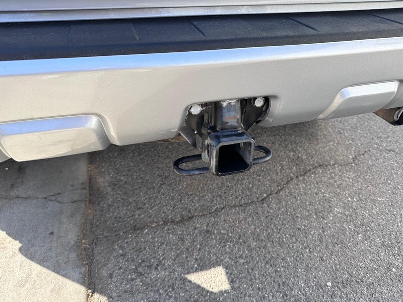 Toyota 4Runner Vehicle Full-screen Gallery Image 14