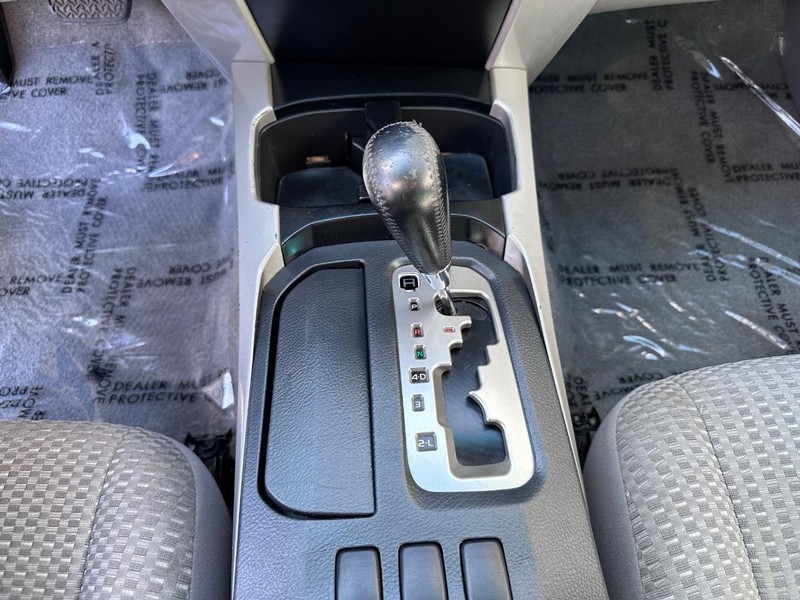 Toyota 4Runner Vehicle Full-screen Gallery Image 26