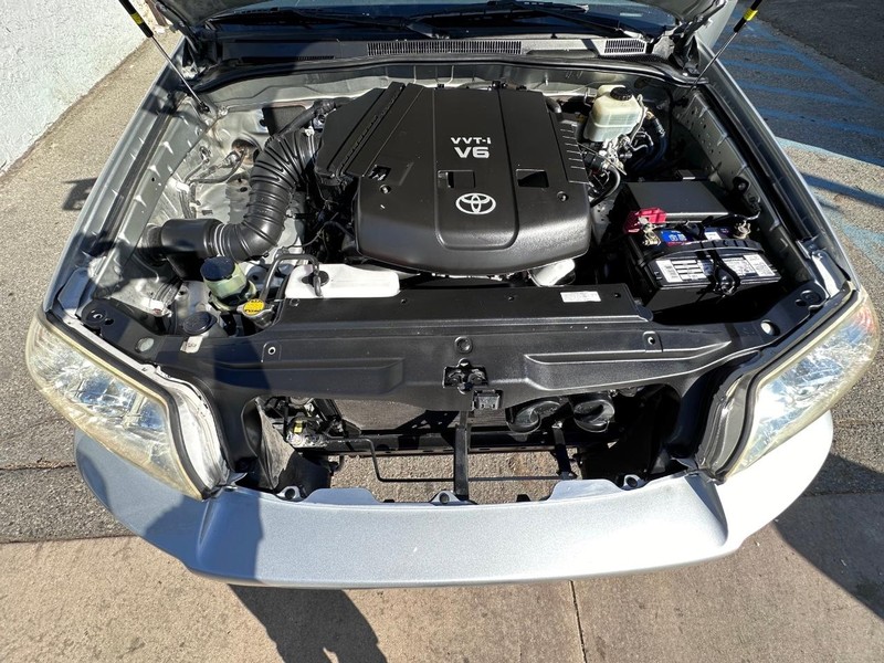 Toyota 4Runner Vehicle Full-screen Gallery Image 27