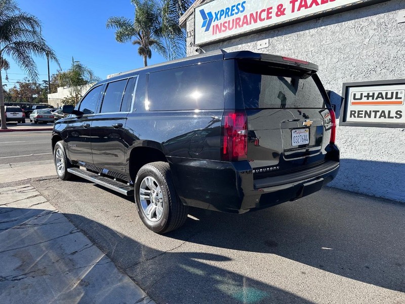 Chevrolet Suburban Vehicle Full-screen Gallery Image 3