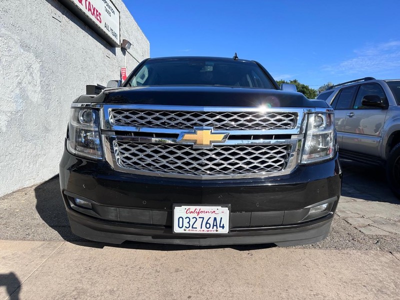 Chevrolet Suburban Vehicle Full-screen Gallery Image 7