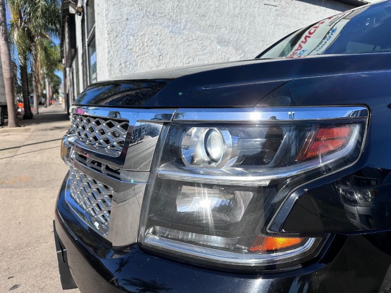 Chevrolet Suburban Vehicle Full-screen Gallery Image 9