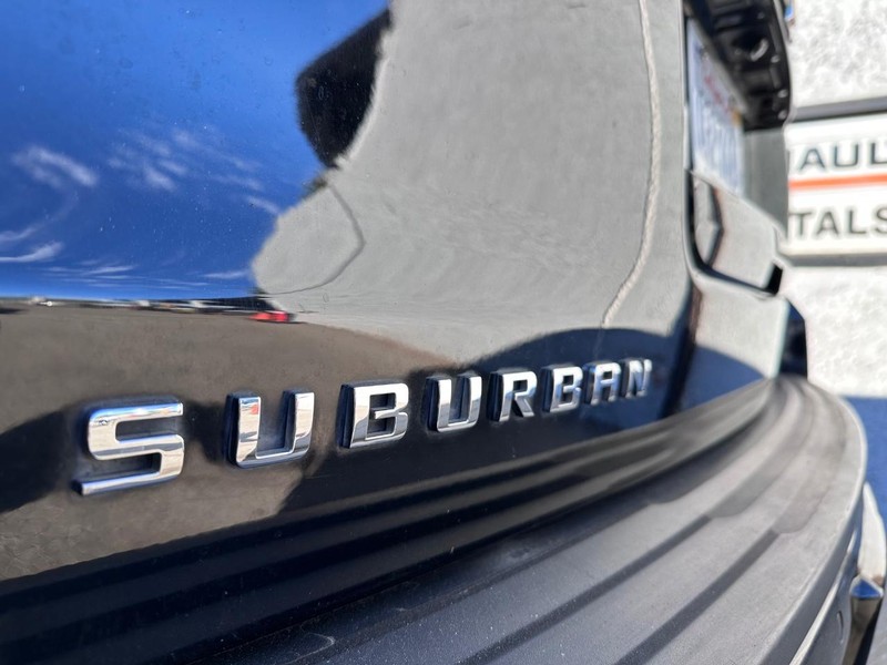Chevrolet Suburban Vehicle Full-screen Gallery Image 13