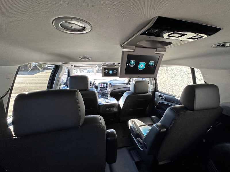 Chevrolet Suburban Vehicle Full-screen Gallery Image 19