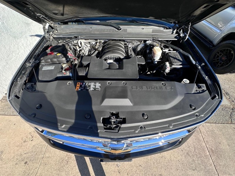 Chevrolet Suburban Vehicle Full-screen Gallery Image 34