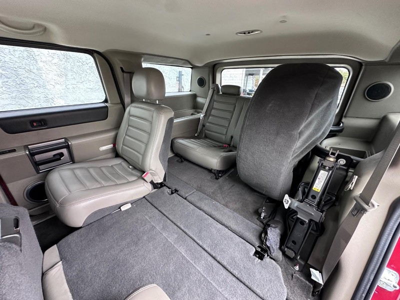 HUMMER H2 Vehicle Full-screen Gallery Image 15
