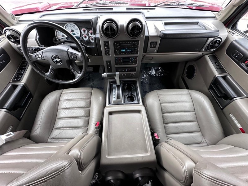 HUMMER H2 Vehicle Full-screen Gallery Image 17