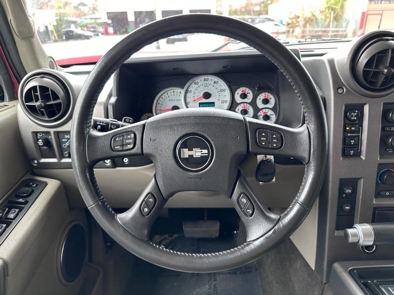 HUMMER H2 Vehicle Full-screen Gallery Image 21