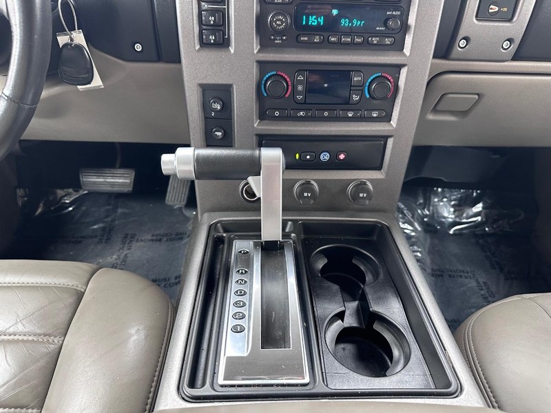 HUMMER H2 Vehicle Full-screen Gallery Image 24