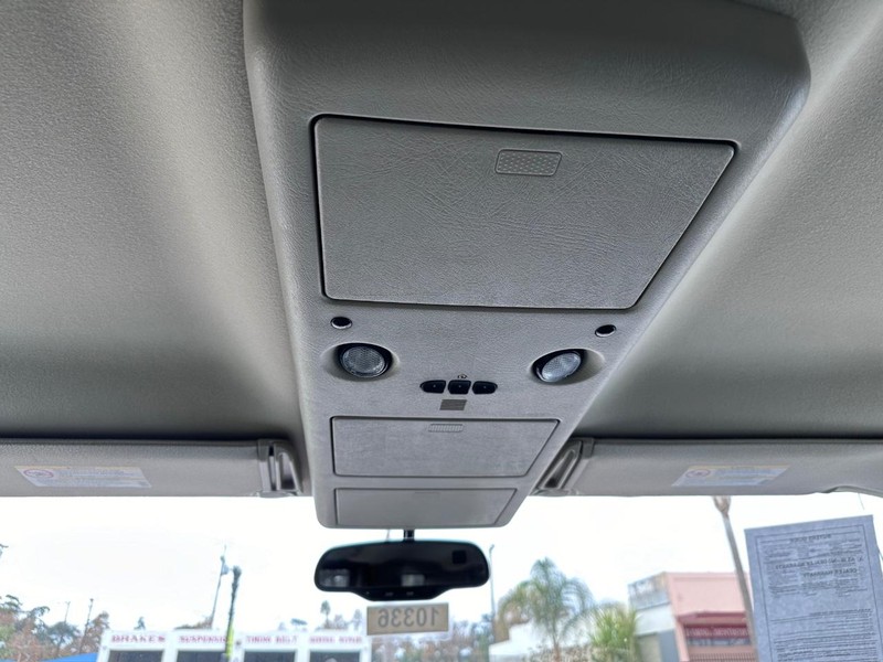 HUMMER H2 Vehicle Full-screen Gallery Image 25