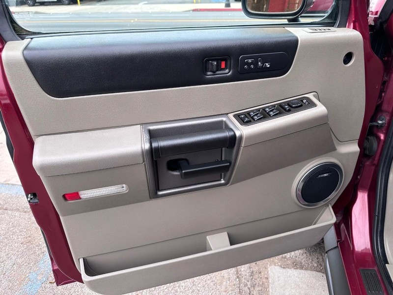 HUMMER H2 Vehicle Full-screen Gallery Image 26