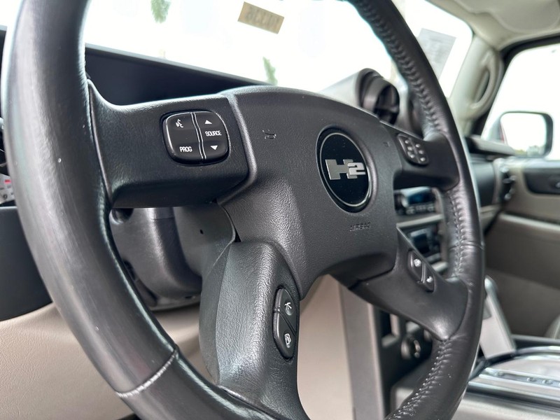 HUMMER H2 Vehicle Full-screen Gallery Image 30