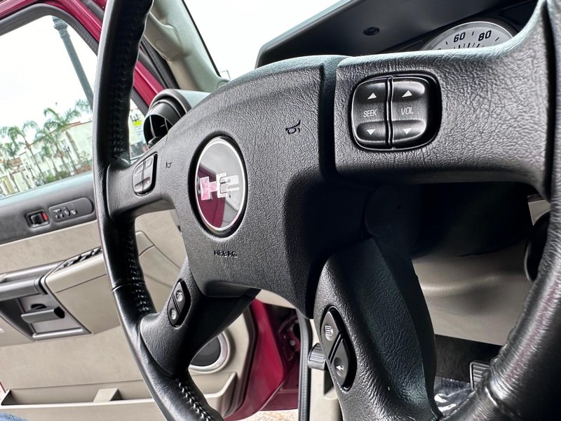 HUMMER H2 Vehicle Full-screen Gallery Image 31