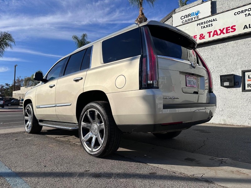 Cadillac Escalade Vehicle Full-screen Gallery Image 3