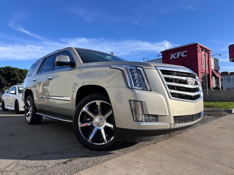 Cadillac Escalade Vehicle Full-screen Gallery Image 8