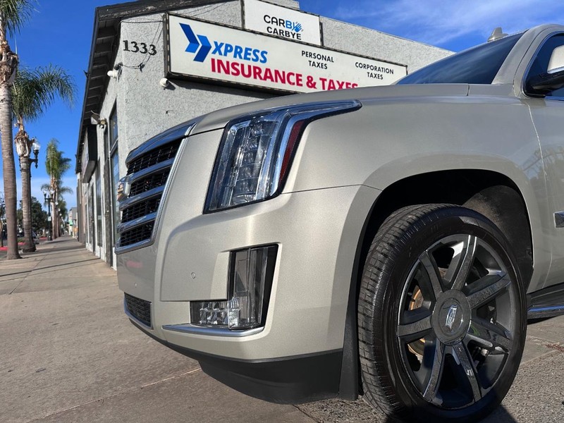 Cadillac Escalade Vehicle Full-screen Gallery Image 10