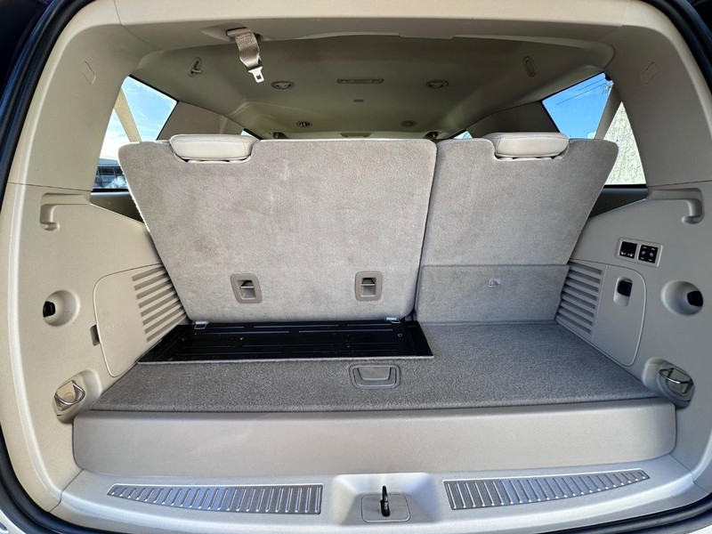 Cadillac Escalade Vehicle Full-screen Gallery Image 14