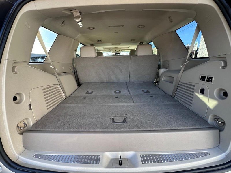 Cadillac Escalade Vehicle Full-screen Gallery Image 15