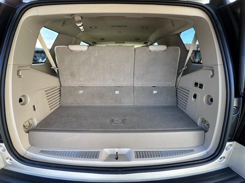 Cadillac Escalade Vehicle Full-screen Gallery Image 16