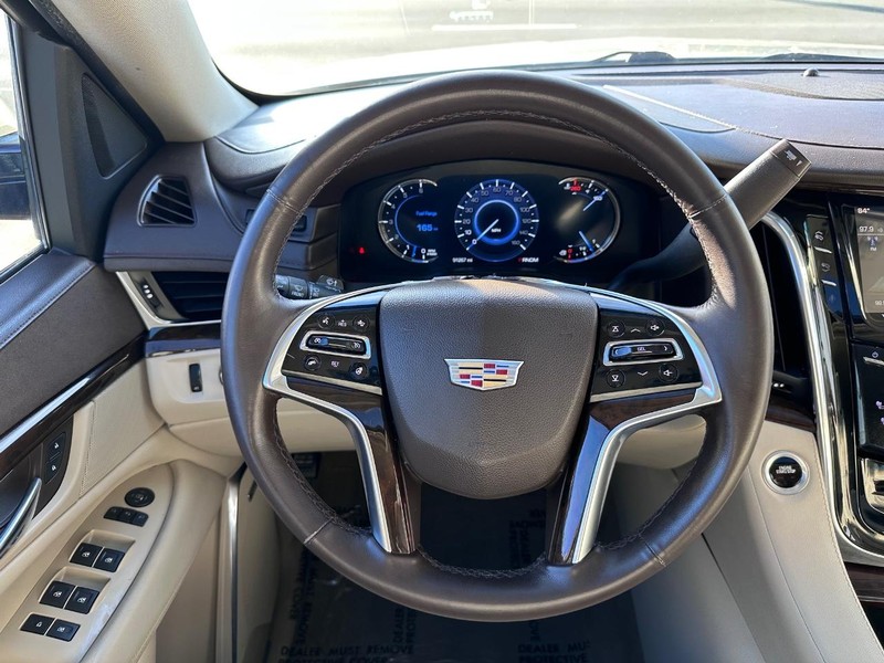 Cadillac Escalade Vehicle Full-screen Gallery Image 25