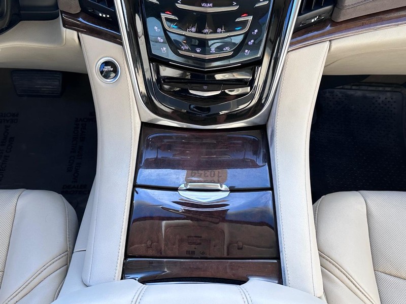 Cadillac Escalade Vehicle Full-screen Gallery Image 27