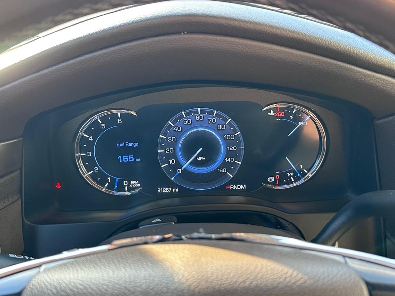 Cadillac Escalade Vehicle Full-screen Gallery Image 33