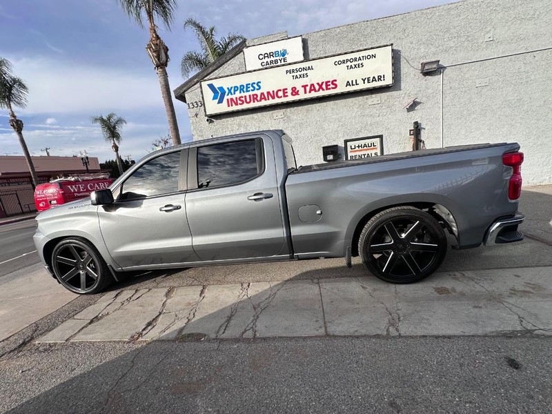 Chevrolet Silverado 1500 Vehicle Full-screen Gallery Image 2
