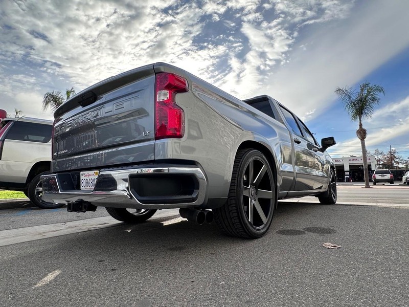 Chevrolet Silverado 1500 Vehicle Full-screen Gallery Image 5
