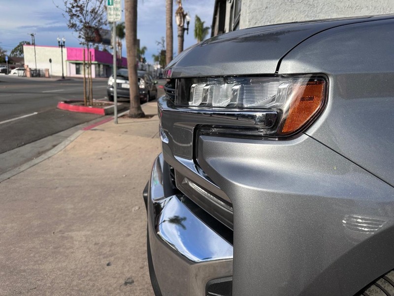 Chevrolet Silverado 1500 Vehicle Full-screen Gallery Image 9