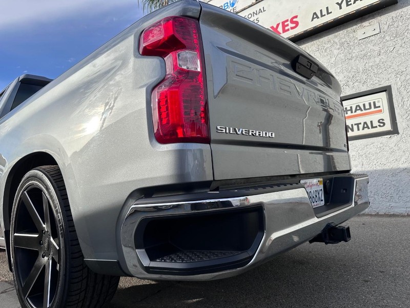 Chevrolet Silverado 1500 Vehicle Full-screen Gallery Image 11