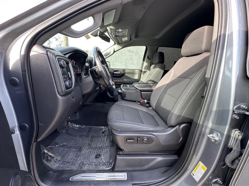 Chevrolet Silverado 1500 Vehicle Full-screen Gallery Image 14