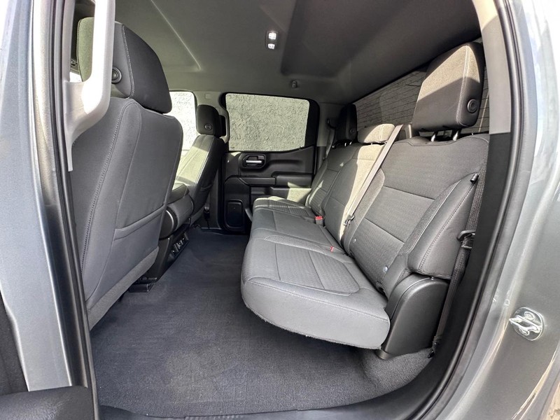 Chevrolet Silverado 1500 Vehicle Full-screen Gallery Image 15