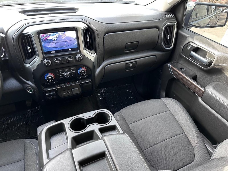 Chevrolet Silverado 1500 Vehicle Full-screen Gallery Image 18