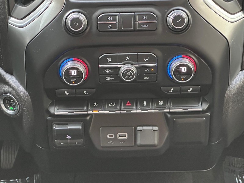 Chevrolet Silverado 1500 Vehicle Full-screen Gallery Image 22