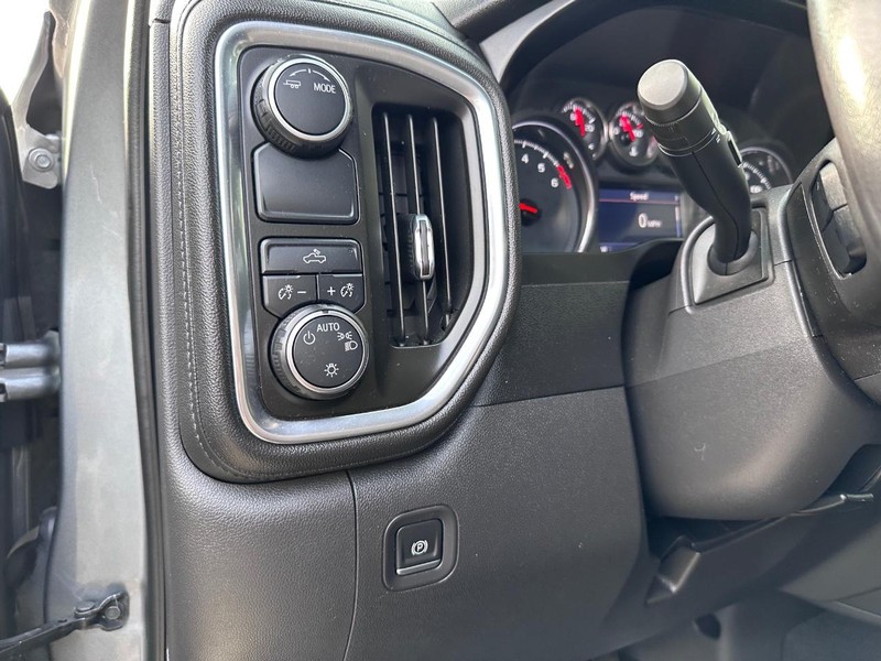 Chevrolet Silverado 1500 Vehicle Full-screen Gallery Image 25