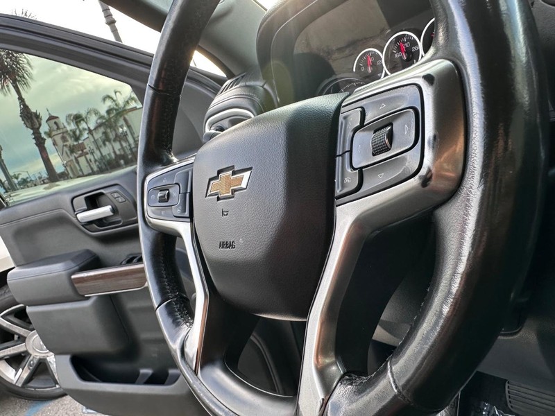 Chevrolet Silverado 1500 Vehicle Full-screen Gallery Image 27