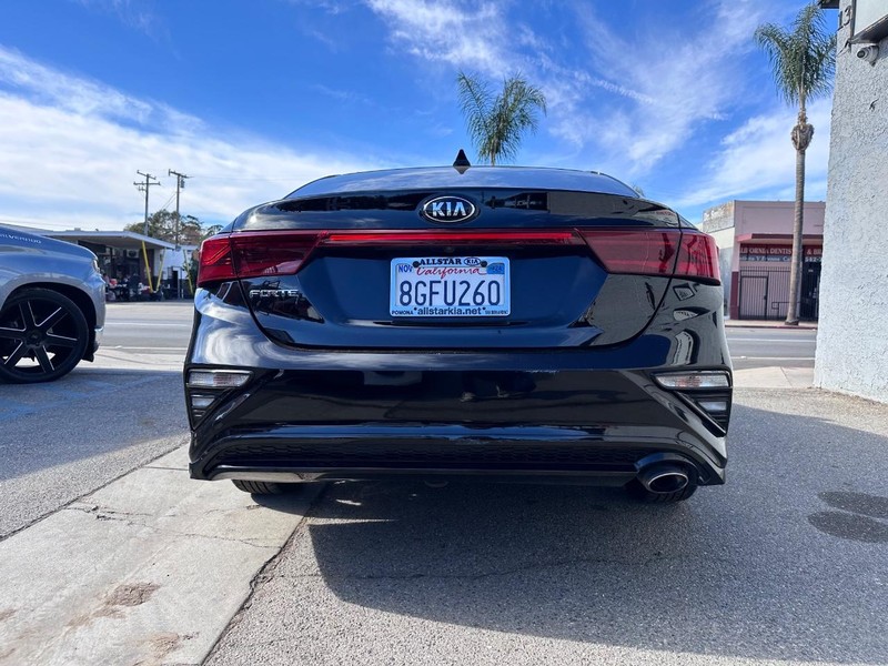 Kia Forte Vehicle Full-screen Gallery Image 4